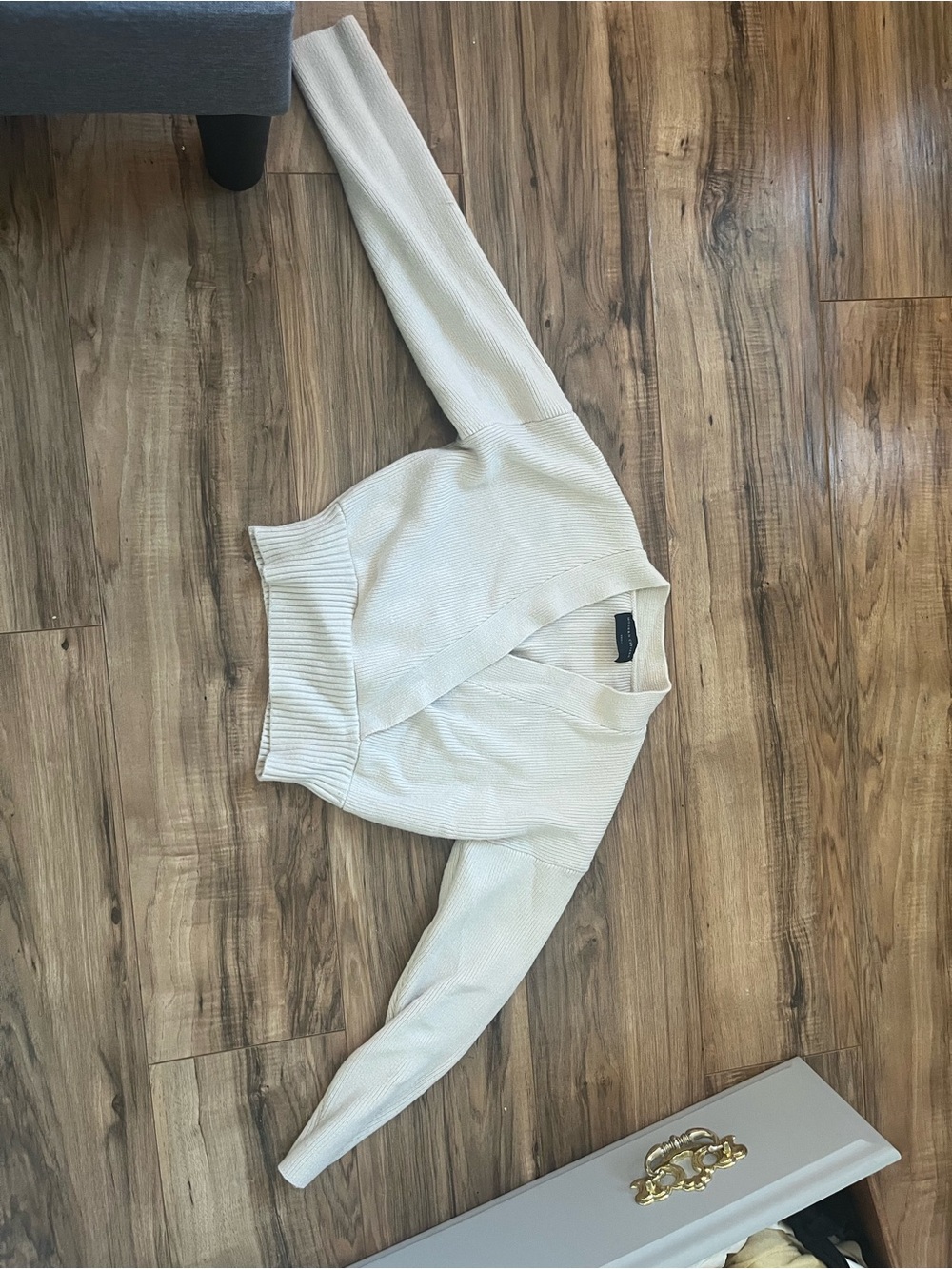 Modern Citizen Cream V-Neck Ribbed Hem Sweater